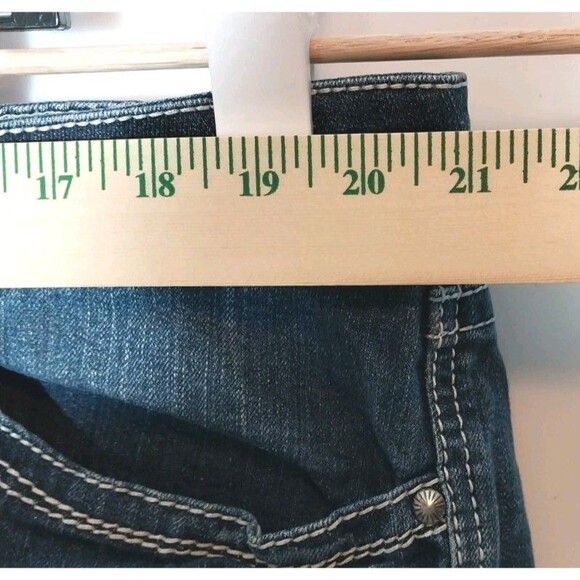 ZCO Jeans Premium Shorts 22W Denim Blue Embroidered Sequins Rhinestone Mid Rise - Picture 4 of 11